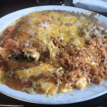 Roberto's Cafe - Chile Relleno single item combo plate - Mexican Near Me - Mammoth Lakes, California Roberto's Cafe - Chile Relleno single item combo plate - Mexican Near Me - Mammoth Lakes, California