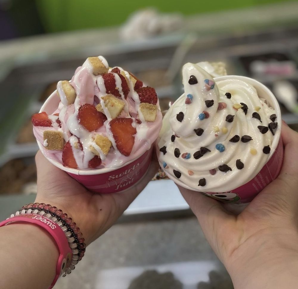 sweetFrog Premium Frozen Yogurt Logo