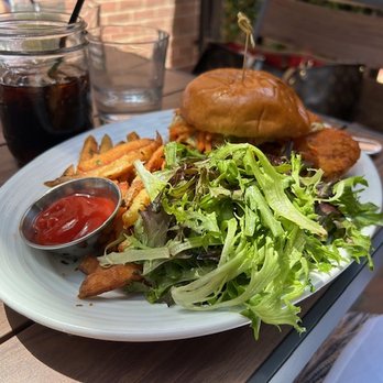 Russell House Tavern - Chicken Sandwich - New American Near Me - Cambridge, Massachusetts Russell House Tavern - Chicken Sandwich - New American Near Me - Cambridge, Massachusetts
