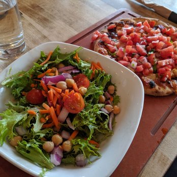 Famoso Neapolitan Pizza - Pizza Near Me - Jasper, Alberta Famoso Neapolitan Pizza - Pizza Near Me - Jasper, Alberta