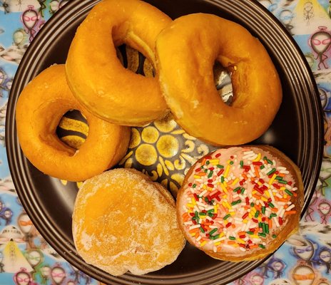 Aurora Donuts & Ice Cream by null