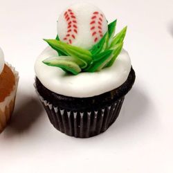 The French Bread Factory - Base ball edible sugar cupcake