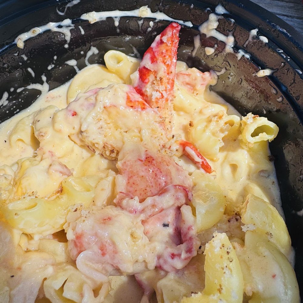The Mac truck - Huge pieces of lobster! - Food Trucks Near Me The Mac truck - Huge pieces of lobster! - Food Trucks Near Me