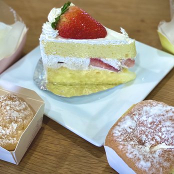 JJ Bakery - Mango and Strawberry Mochis Strawberry Angel Cake Cream Puff Single Hokkaido Puff - Bakeries Near Me - Hacienda Heights, California