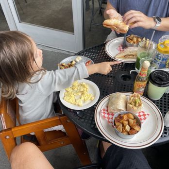 Fresh & Yummy Cafe - Breakfast & Brunch Near Me - Los Angeles, California