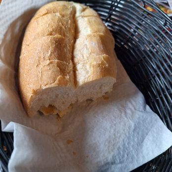 Stephanies BBQ - Warm italian bread - Barbeque Near Me - Nutley, New Jersey