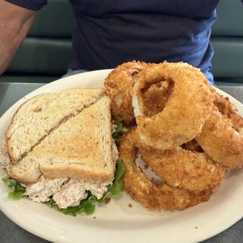 Sebring Diner - Tuna salad, onion rings - Diners Near Me - Sebring, Florida