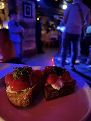 The Reservoir Lounge by null