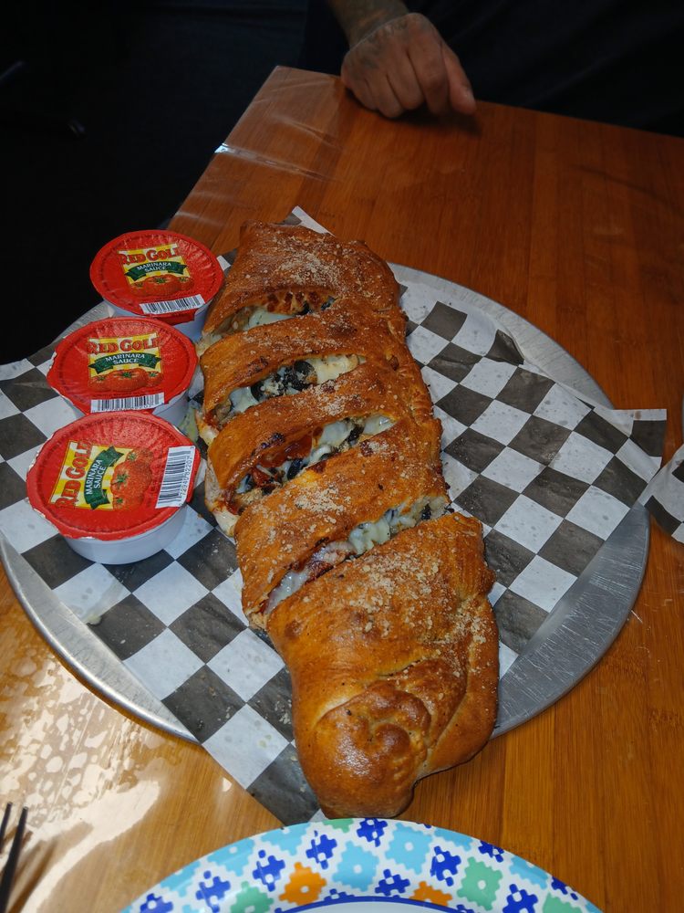 Murphy's Dam Pizza Logo