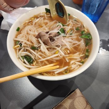 Pho So 1 - Rare steak pho with Sriracha - Vietnamese Near Me - Reseda, California Pho So 1 - Rare steak pho with Sriracha - Vietnamese Near Me - Reseda, California