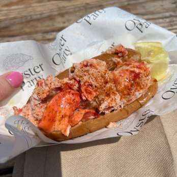 Brooklyn Oyster Party - Lobster roll - Caterers Near Me Brooklyn Oyster Party - Lobster roll - Caterers Near Me