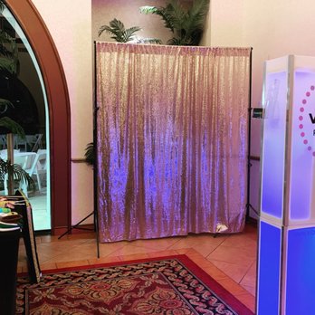 Vibrant Photobooth - Perfect set-up - Photo Booth Rentals Near Me Vibrant Photobooth - Perfect set-up - Photo Booth Rentals Near Me