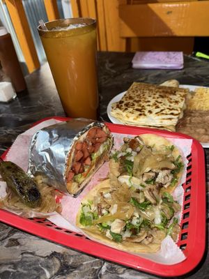 Tacos Y Mariscos El Amigo by null