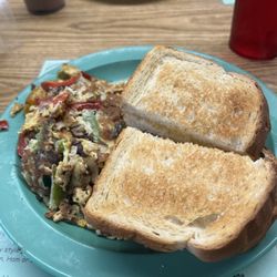 Lincoln Street Diner - Sausage/Pepper/Onion Omelet with toast and home fries