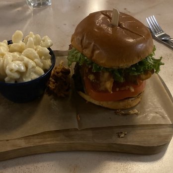 The E'terie - Mac & Cheese and Double Oink Burger - Cocktail Bars Near Me - San Antonio, Texas
