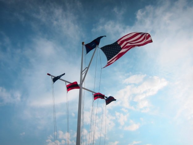 Huntington Yacht Club Logo