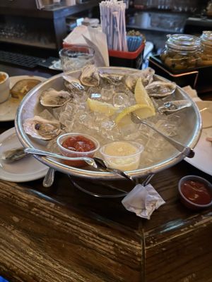 Horn's Hook Tavern by null