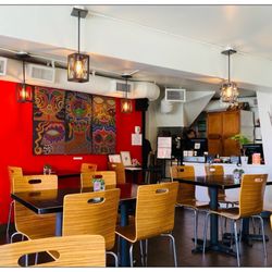 Cute lil thai spot with nice vibe.