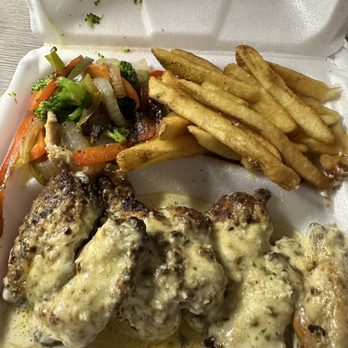 Sol'Delish - Garlic wings meal - Soul Food Near Me - Charlotte, North Carolina Sol'Delish - Garlic wings meal - Soul Food Near Me - Charlotte, North Carolina