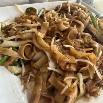 Tai Pan House - Spicy pad Thai noodle with flakes of pork. - Seafood Near Me - Rancho Cucamonga, California Tai Pan House - Spicy pad Thai noodle with flakes of pork. - Seafood Near Me - Rancho Cucamonga, California