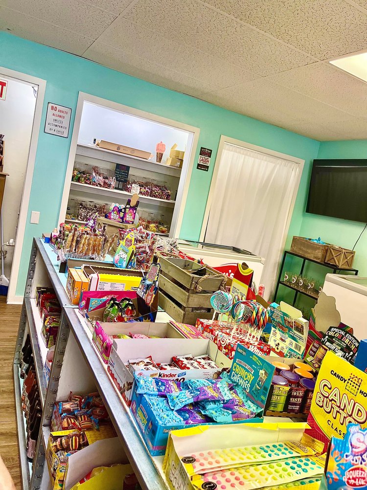 STRAWSER’S ICE CREAM POP & CANDY SHOP Updated September 2024 18