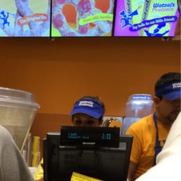 A slowly drama queen cashier