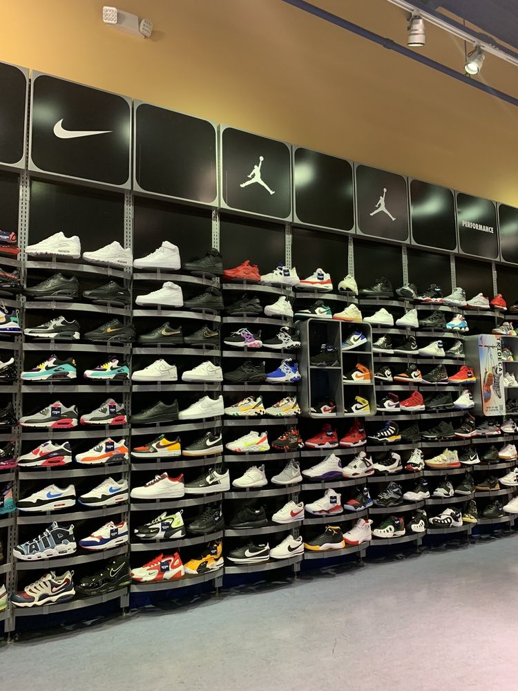 CHAMPS SPORTS DULLES TOWN CENTER Updated August 2024 21100 Dulles