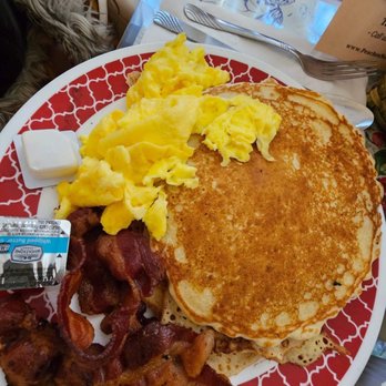 Peach's - Breakfast & Brunch Near Me - North Conway, New Hampshire Peach's - Breakfast & Brunch Near Me - North Conway, New Hampshire