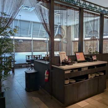 Lee Chen Asian Bistro - Dining room - Chinese Near Me - Aurora, Ontario Lee Chen Asian Bistro - Dining room - Chinese Near Me - Aurora, Ontario