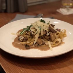 Grigio - Nudeln mit Rindfleisch und Pilzen
