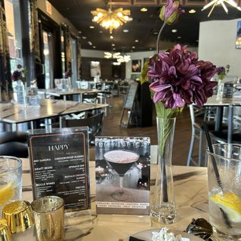 NeatSRQ - Table and decor - Gastropubs Near Me - Sarasota, Florida NeatSRQ - Table and decor - Gastropubs Near Me - Sarasota, Florida