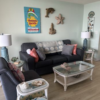 Southern Vacation Rentals - Living room - Vacation Rentals Near Me - Destin, Florida Southern Vacation Rentals - Living room - Vacation Rentals Near Me - Destin, Florida
