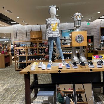 Nordstrom Ala Moana - Department Stores Near Me - Honolulu, Hawaii