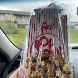 Newport Candy Shoppe Ltd - Fresh Carmel Corn