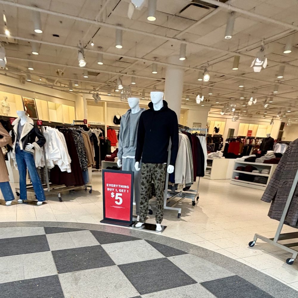 Express - Racks near entrance - Women's Clothing Near Me - Homestead, Pennsylvania Express - Racks near entrance - Women's Clothing Near Me - Homestead, Pennsylvania