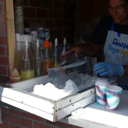 El Bohio Grocery Slushie Man - Smile, it's the slushie man. He can turn any girl into a slushie.