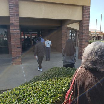 Golden 1 Credit Union - A little bit of a wait - Banks & Credit Unions Near Me - Clovis, California