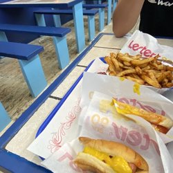 Restaurant Mini-Golf - Les hot dogs avant les insectes.