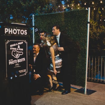 Level Weddings and Events - Hedge wall to go with garden them and matches the cake stand! - Wedding Planning Near Me - Orange, California
