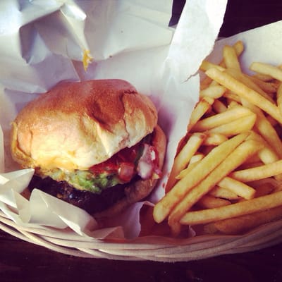 Tommis Burger Joint, Mitte by null