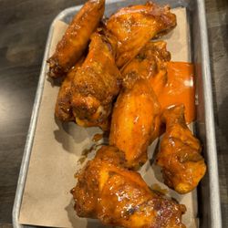 Artillery Brewing - Hot wings, descent and had a spicy and smoky flavor