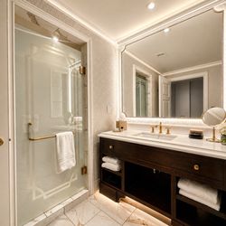Hotel Carmichael - Marble Bathroom
