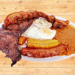 Bella's Bakery - Bandeja tipica