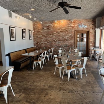 Paulie's - Dining area - Sandwiches Near Me - Houston, Texas Paulie's - Dining area - Sandwiches Near Me - Houston, Texas