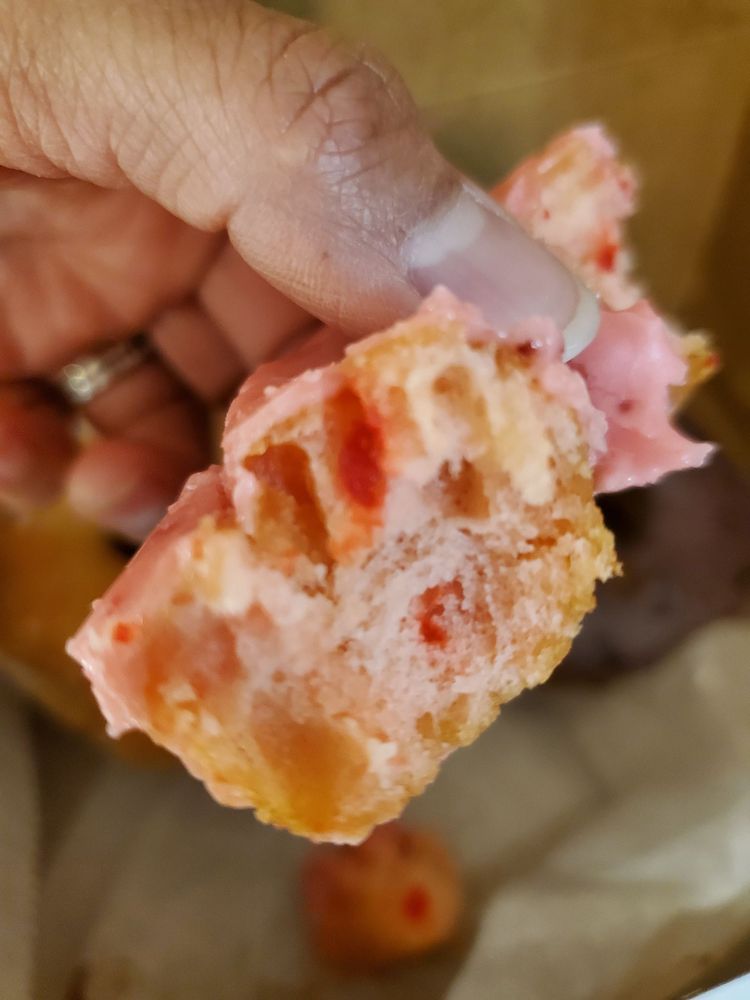 Carl's Donuts & Bakery