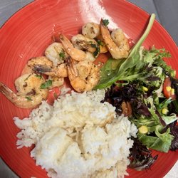 Sabor Azteca - Camarones a la mantequilla, con arroz blanco y ensalada