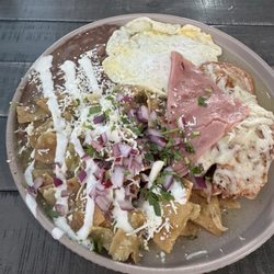 El Gran Yo Soy - El pollo vaquero con chilaquiles verdes