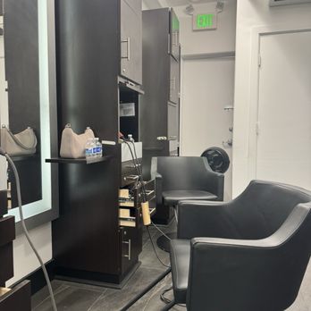 Essence Salon - Inside - Hair Salons Near Me - Mountain View, California