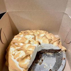 Mama Z's Cafe - Chocolate meringue pie!