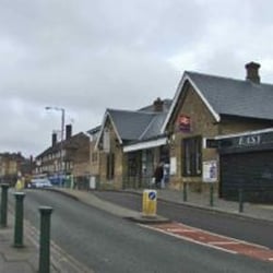 Palmers Green Rail Station